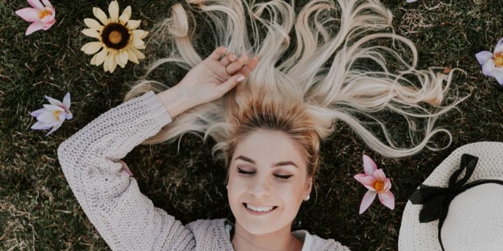 5 Simple Tricks to Get Soft, Shiny Hair Naturally